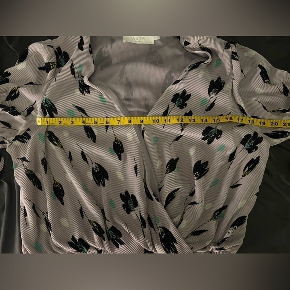Astr The Label Cropped Floral Top - Picture 6 of 6